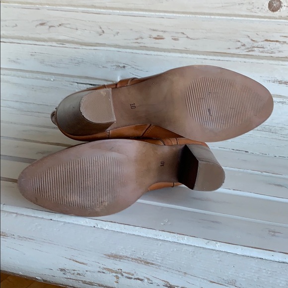 Multi Strap Mid Boot with Buckles
Diba True - Picture 10 of 12